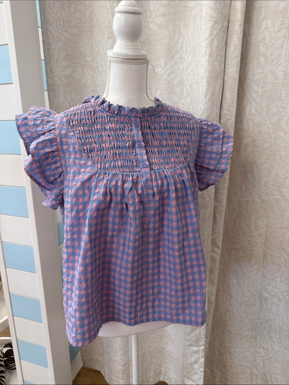 Womenโs Pink & Blue Gingham Smocked Short Sleeve Top